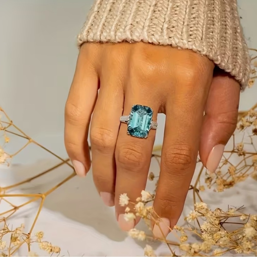 Silver and Blue-Green Cathedral-Style Ring with Intricate Detailing Sz5